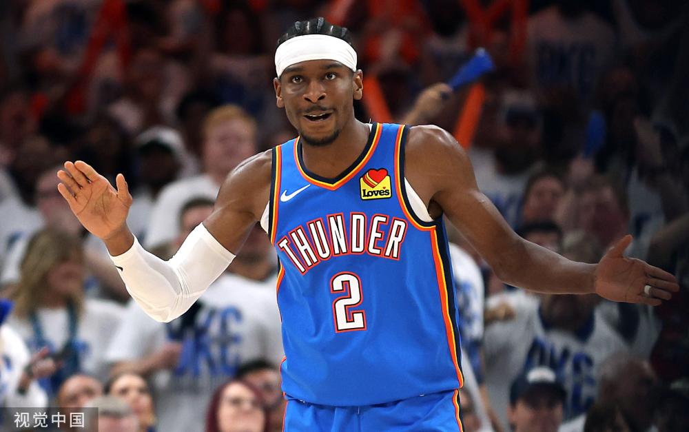 他贴上了 他贴上了